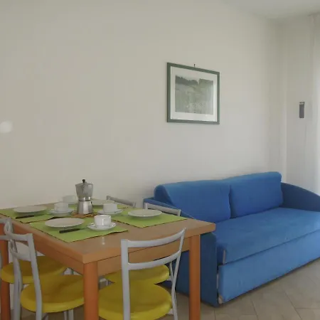 Modern Beachside Flat - Beahost *